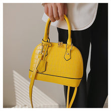 Load image into Gallery viewer, F7008 New Simple Elegant Zipper Shell Bag Shoulder Crossbody Portable Pu Sewing Line Small Square Bag for Women