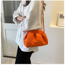 Load image into Gallery viewer, F7014 One-Shoulder Western Style Crossbody Portable Solid Color Crossbody Bag Sewing Line Street Fashion
