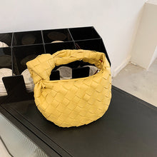 Load image into Gallery viewer, F7009 Celebrity Vcruan Same Style Woven Croissant 2022 New Soft Leather Handbag Underarm Cloud Bag Cross-Border Women&#39;s Bag
