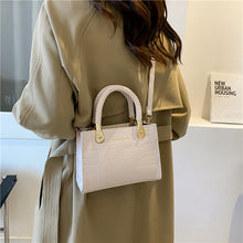 Load image into Gallery viewer, F7019 Good Texture Bag Female 2022 Korean Style Fashionable New Candy Color Stone Pattern Woven Handbag Messenger Bag
