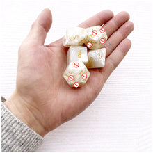 Load image into Gallery viewer, F2060 （MOQ30）Posture English Dice Pearl White Five-in-One Dice SM
